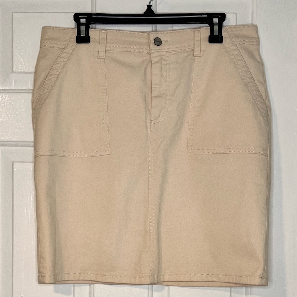 Chaps Denim Skirt, in excellent condition.